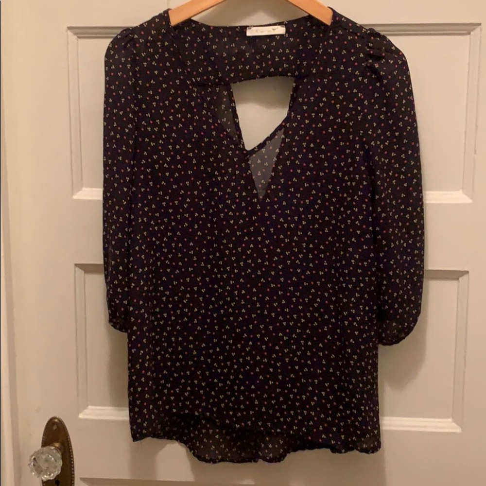 3/4 sleeve pattern top w keyhole back